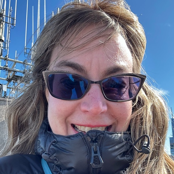 Meet your Posher, UniBeth - Picture 1 of 3